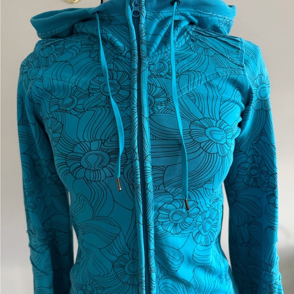 lululemon athletica Blue Floral Hoodie - Picture 4 of 9